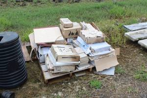 lot 1015 image: Lot of Ceramic Tile Flooring (on pallet)