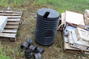 lot 1016 image: Plastic Water Reservoir 18Dx25H