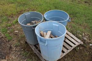 lot 1018 image: Lot of Stone Veneer (in 3 plastic trash cans)