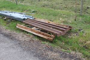 lot 1029 image: Pallet Racking  with Upright 44x84 (x2), Beam 90L (x4), Scaffolding