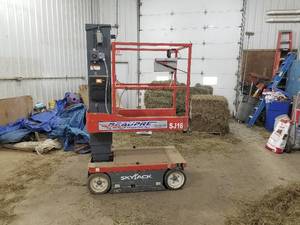 lot 1002 image: Sky Jack 24V Lift SJ16