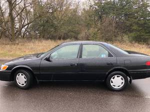 2000 Toyota Camry LE - 2 OWNER