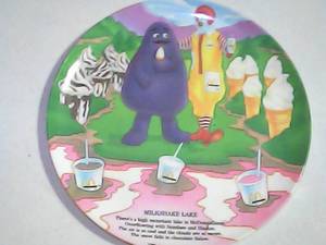 2 vintage Ronald McDonald plates 1989