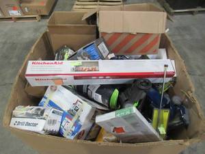 lot 339 image: WHOLESALE MIXED PALLET OF VACUUMS, SMALL HOUSEWARES AND GARAGE ITEMS
