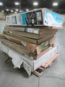 lot 128 image: WHOLESALE MIXED PALLET OF MICELLANOUS BATHSHOWER WALLS & MORE