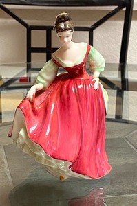 lot 19 image: Royal Doulton Figurine My Fair Lady