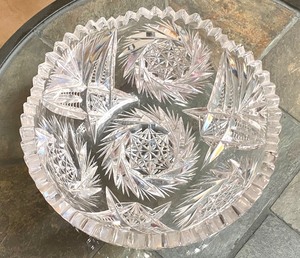 lot 17 image: Gorgeous Cut Glass Bowl