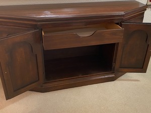 lot 123 image: Lovely Buffet ServerConsole Table