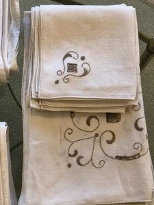 lot 124 image: Vintage Table Linens