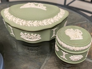 lot 35 image: Four Pieces of Vintage Wedgewood