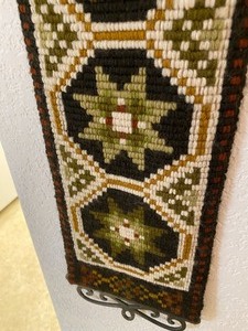 lot 33 image: Beautiful Bell Pole
