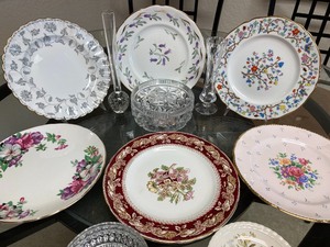lot 41 image: Vintage Plates and More