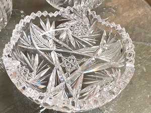 lot 25 image: Three Pieces of Vintage Cut Glass