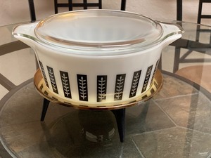 lot 23 image: Vintage Gourmet Black & White Casserole Pyrex Dish w WarmingChaffing Stand