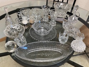 lot 43 image: Wonderful Variety of Vintage Glassware