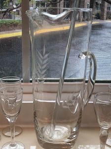lot 65 image: Vintage Beverage Serving Set
