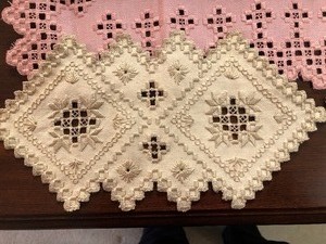 lot 66 image: Vintage Hardinger Linens