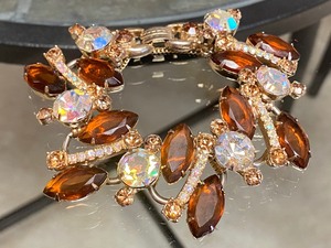 lot 52 image: Sparkling and Stunning Vintage Rhinestone Bracelet