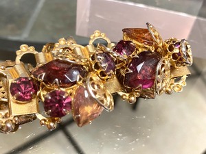 lot 55 image: Purple and Gold Tone Vintage Rhinestone Bracelet