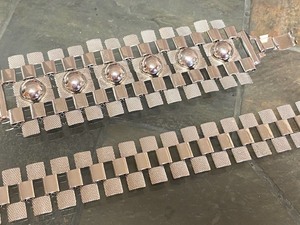 lot 57 image: Fun Chunky Vintage Necklace & Bracelet