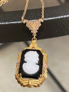 lot 116 image: White Co Vintage Art Deco Cameo Necklace