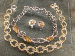 lot 118 image: Costume Jewelry Gold and Silver Sparkles