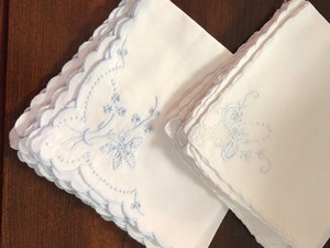 lot 67 image: 20 Embroidered Napkins