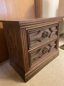 lot 82 image: Pair of Night StandsEnd Tables