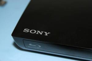 Sony BDP-S390 Full HD 1080p Blue-Ray Disc Player with Built-in WiFi Wi-Fi