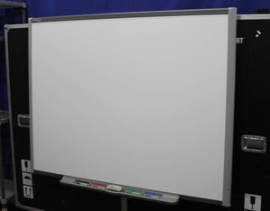 SmartBoard SB680 Smart Board Electronic Interactive Whiteboard w Short-Throw Epson 410W Projector & Wall Mount