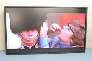 52 Pro  Commercial NEC 52 MultiSync Full HD Widescreen LCD Display  Monitor - Model P521 & Speakers