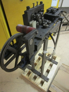 lot 520 image: WIRE STRAIGHTNER