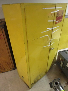 lot 539 image: YELLOW FLAMMABLE CABINET