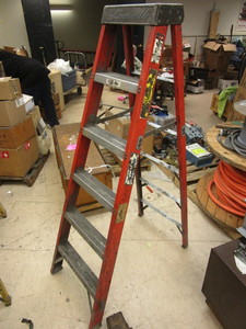 lot 601 image: LOUISVILLE 6 FOOT STEP LADDER