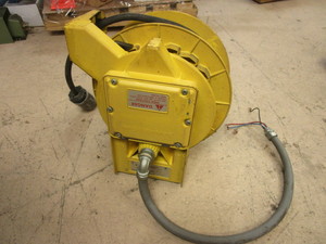 lot 613 image: AERO-MOTIVE WEATHERPROOF POWER CORD REEL, 600 VOLTS