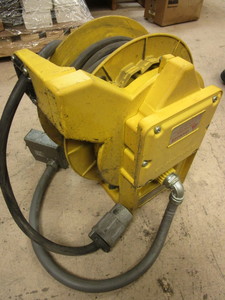 lot 614 image: AERO-MOTIVE WEATHERPROOF POWER CORD REEL, 600 VOLTS