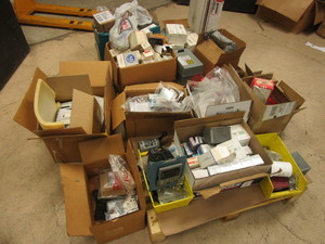 lot 684 image: MIXED LOT OF PLUMBING, ELECTRICAL AND HARDWARE - MOSTLY NEW