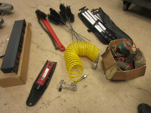 lot 702 image: VALVES, REFRACTOMETER, BURASHES, RIGID CHAIN WRENCH, MORE