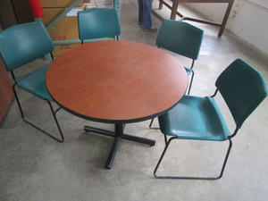 LAMINATE TABLE WITH HARD PLASTIC CHAIRS
