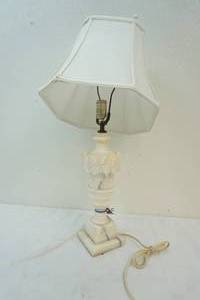 lot 24 image: Italian alabaster lamp