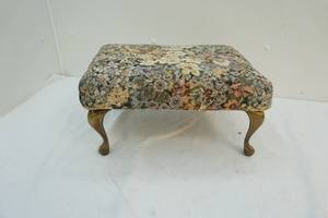 lot 29 image: footstool