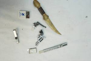 lot 35 image: pistols, knife money clip