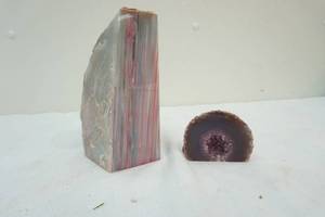 lot 47 image: Agate rock