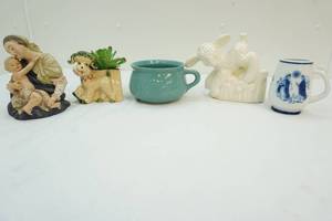 lot 49 image: pottery