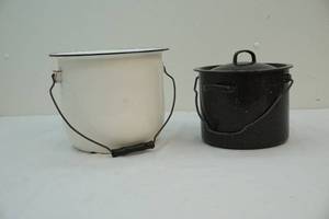 lot 65 image: enamel pot, granite ware pot