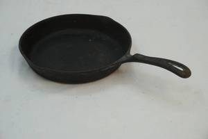 lot 66 image: Wagner cast iron skillet