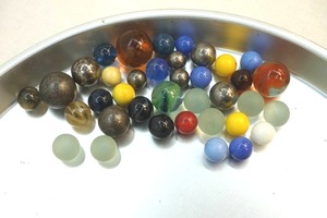 lot 68 image: vintage marbles
