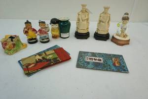 lot 71 image: collector figures