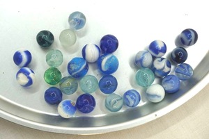 lot 73 image: vintage marbles