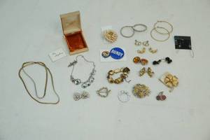 lot 75 image: jewelry